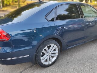 2018 Volkswagen Passat (North America and China) I Рестайлинг, синий, 1850000 рублей, вид 3