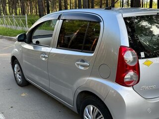 2010 Toyota Passo II (C30), серебристый, 545000 рублей, вид 4