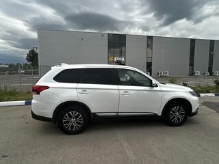 2017 Mitsubishi Outlander III Рестайлинг 2, белый, 1690000 рублей, вид 2