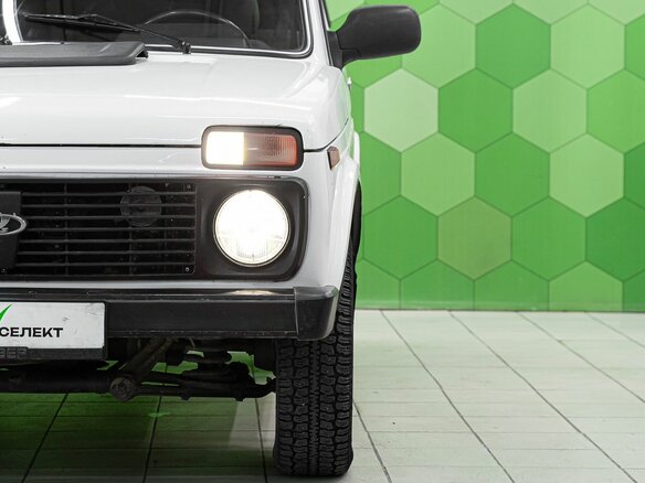 2011 Lada (ВАЗ) 2121 (4x4) I Рестайлинг, белый, 320000 рублей - вид 8