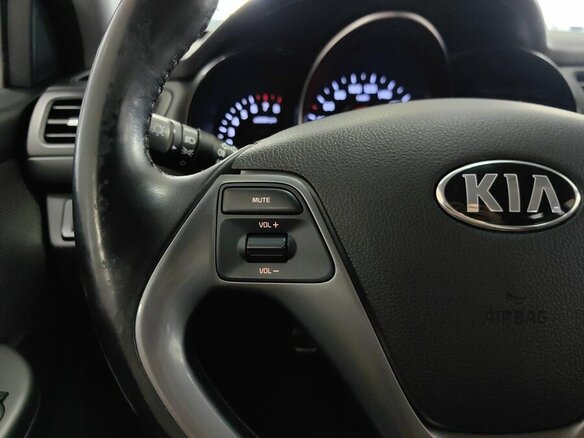 2016 Kia Rio III Рестайлинг, белый - вид 16