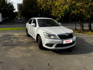 2012 Skoda Octavia II (A5) Рестайлинг, белый, 425000 рублей, вид 4