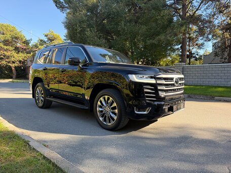 2024 Toyota Land Cruiser 300 Series, чёрный, 14150000 рублей, вид 3