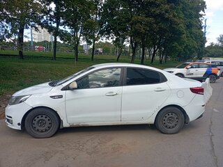 2016 Kia Rio III Рестайлинг, белый, 400000 рублей, вид 4