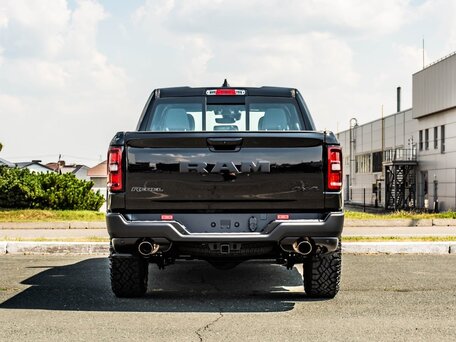 2026 Ram 1500 Crew Cab V Рестайлинг, чёрный, 8750000 рублей, вид 5
