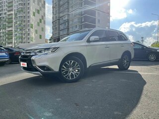 2015 Mitsubishi Outlander III Рестайлинг 2, белый, 1830000 рублей, вид 3