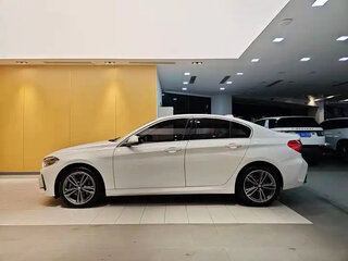2023 BMW 1 серии 120i III (F52) Рестайлинг, белый, 1690000 рублей, вид 3