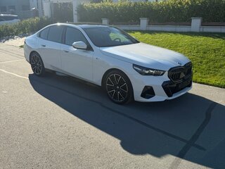 2023 BMW 5 серии 530i xDrive VIII (G60/G61/G68), белый, 9000000 рублей, вид 4