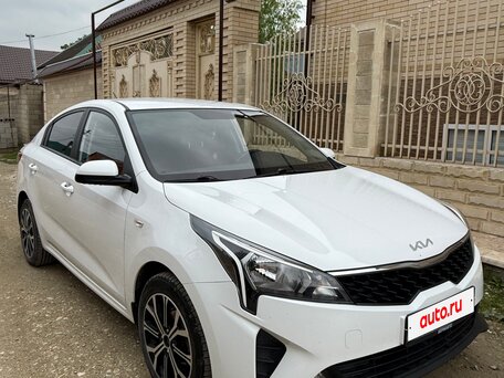 2021 Kia Rio IV Рестайлинг, белый, 1600000 рублей, вид 2