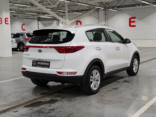 2018 Kia Sportage IV Рестайлинг, белый, 1620000 рублей, вид 5