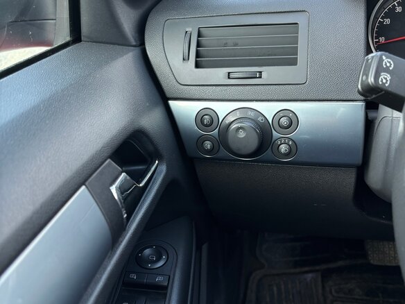 2011 Opel Astra H Рестайлинг, красный - вид 7