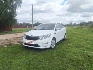 2013 Kia Rio 5-speed III, белый, 950000 рублей, вид 2