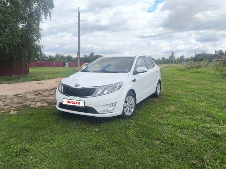 2013 Kia Rio 5-speed III, белый, 950000 рублей, вид 2
