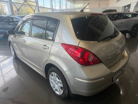 2010 Nissan Tiida I Рестайлинг, серебристый - вид 6