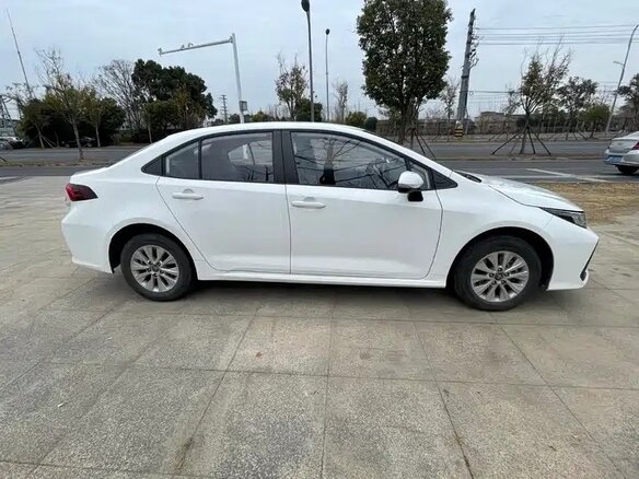 2026 Toyota Corolla Sporty XII (E210) Рестайлинг, белый, 1307124 рублей - вид 5