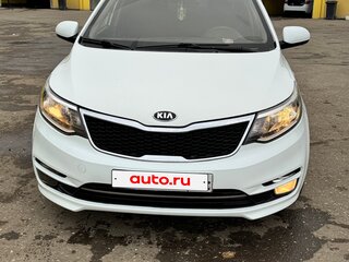 2016 Kia Rio III Рестайлинг, белый, 700000 рублей, вид 2
