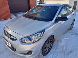 2013 Hyundai Solaris I, серебристый, 750000 рублей, вид 4