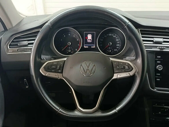 2021 Volkswagen Tiguan II Рестайлинг, белый, 2600000 рублей - вид 10