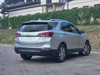 2022 Chevrolet Equinox III, серебристый, 1830000 рублей, вид 4