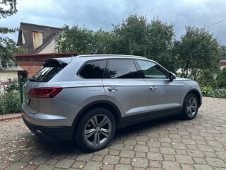 2018 Volkswagen Touareg III, серебристый, 4850000 рублей, вид 5