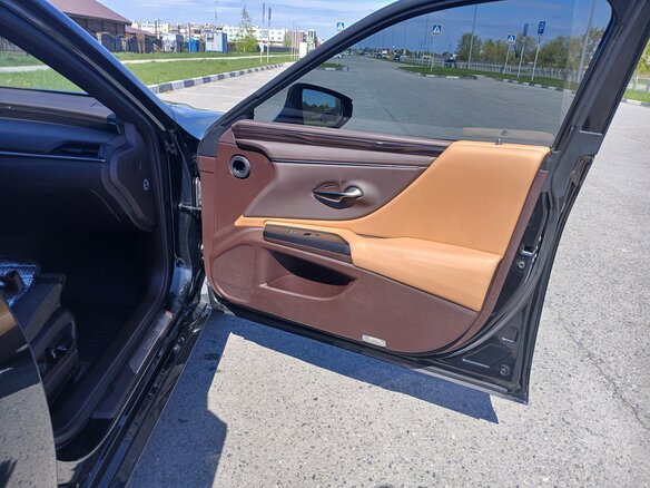 2020 Lexus ES 250 VII, чёрный, 5000000 рублей - вид 14