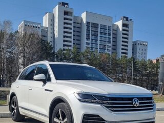 2019 Volkswagen Touareg III, белый, 6500000 рублей, вид 3