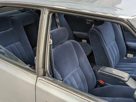 1990 Toyota Crown VIII (S130), серый, 370000 рублей, вид 3
