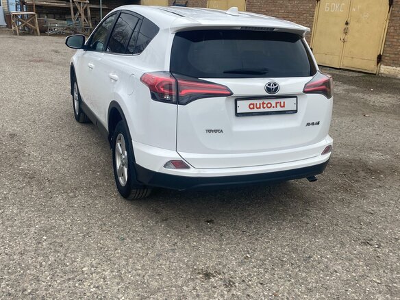 2017 Toyota RAV4 IV (XA40) Рестайлинг, белый, 2400000 рублей - вид 5