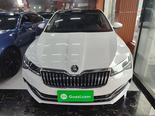 2023 Skoda Superb III Рестайлинг, белый, 2400000 рублей, вид 2
