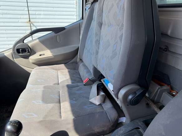 2013 Nissan Cabstar, серебристый, 2200000 рублей - вид 5