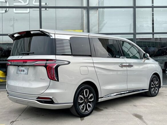 2023 Hongqi HQ9, серебристый - вид 4