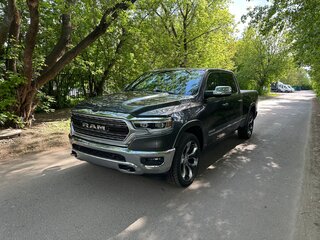 2018 Ram 1500 Crew Cab V, серый, 5800000 рублей, вид 1