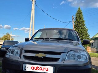 2017 Chevrolet Niva I Рестайлинг, коричневый, 650000 рублей, вид 3