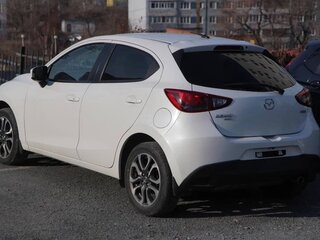 2015 Mazda Demio IV (DJ), белый, 1150000 рублей, вид 4