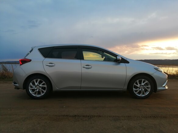 2015 Toyota Auris II Рестайлинг, серебристый, 1400000 рублей - вид 6