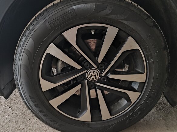 2019 Volkswagen Tiguan II, коричневый, 2200000 рублей - вид 6