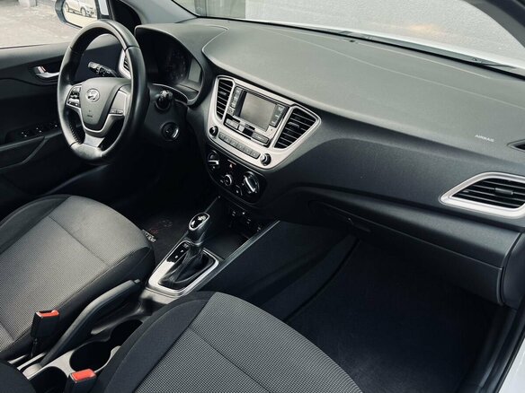 2020 Hyundai Solaris II Рестайлинг, белый, 1600000 рублей - вид 10