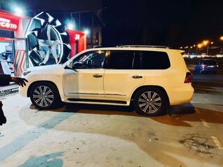 2009 Lexus LX 570 III, белый, 4700000 рублей, вид 3