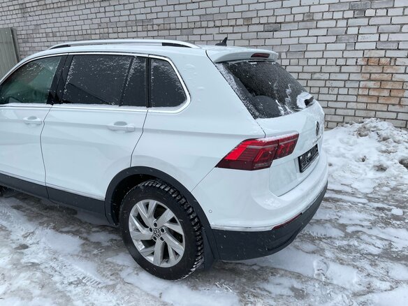 2021 Volkswagen Tiguan II Рестайлинг, чёрный - вид 3