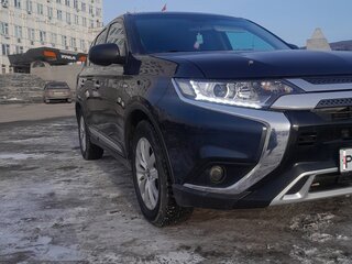 2018 Mitsubishi Outlander III Рестайлинг 3, синий, 2000000 рублей, вид 3