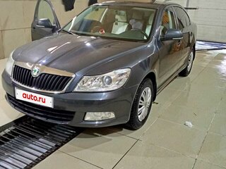 2011 Skoda Octavia II (A5) Рестайлинг, серый, 450000 рублей, вид 1