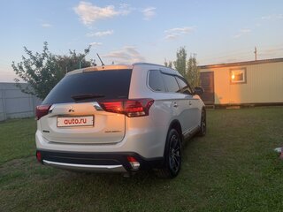 2015 Mitsubishi Outlander III Рестайлинг 2, белый, 2150000 рублей, вид 4