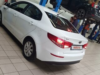 2016 Kia Rio III Рестайлинг, белый, 1200000 рублей, вид 2