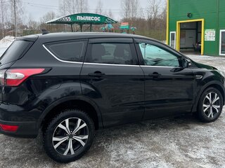 2017 Ford Kuga II Рестайлинг, чёрный, 1450000 рублей, вид 4