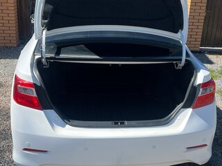 2013 Toyota Camry VII (XV50), белый, 1780000 рублей, вид 3
