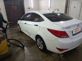 2015 Hyundai Solaris I Рестайлинг, белый, 730000 рублей, вид 3