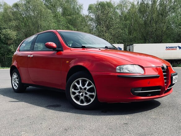 2002 Alfa Romeo 147 I, красный, 660000 рублей - вид 2