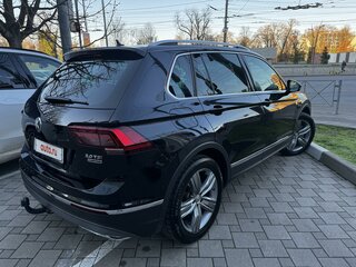 2017 Volkswagen Tiguan II, чёрный, 3050000 рублей, вид 4