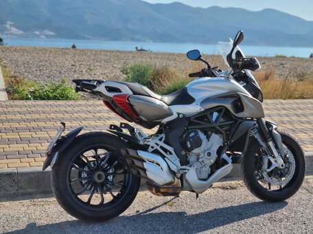 2016 MV Agusta Stradale 800, белый, 900000 рублей, вид 2