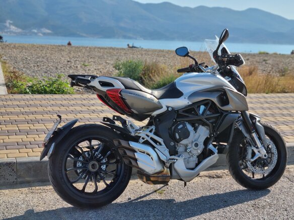 2016 MV Agusta Stradale 800, белый, 900000 рублей - вид 1